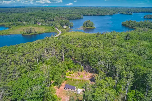 4 Boulder Cove Way, Bremen, ME 04551