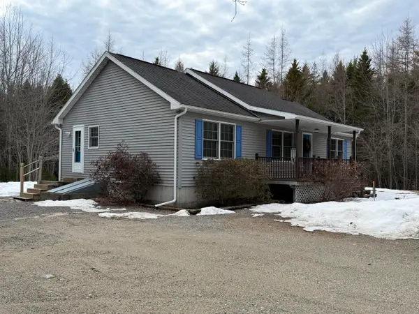 27 Oak Point Road, Harrington, ME 04643