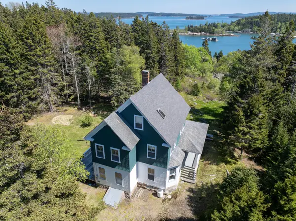 31 Green Head Lane, Stonington, ME 04681