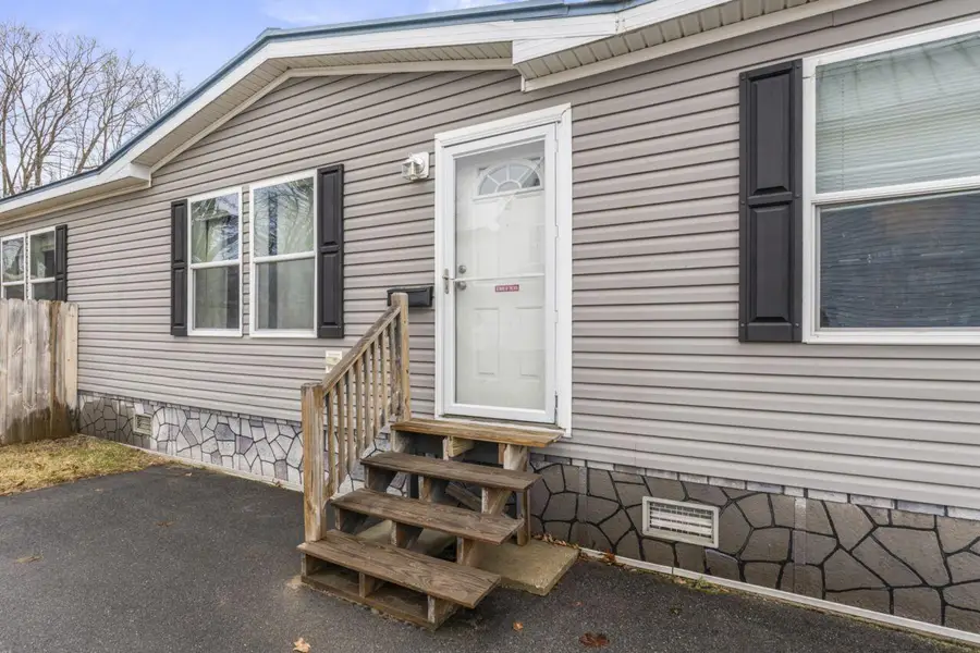 16 W Pleasant Street, Oakland, ME 04963 - #2