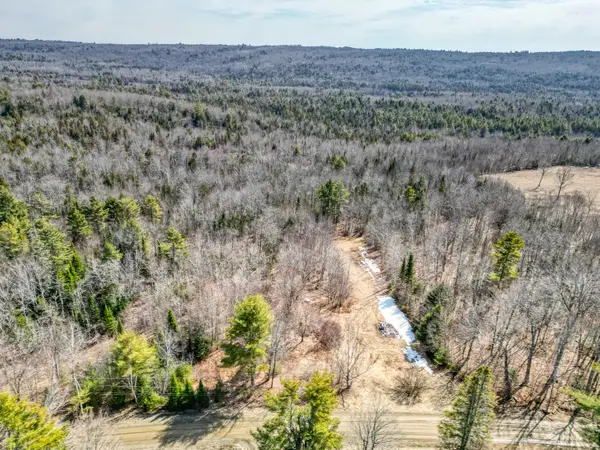 1561 Hostile Valley Road, Palermo, ME 04354