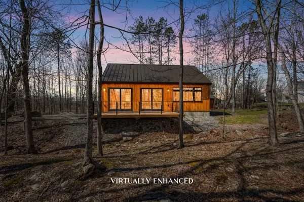 8 River Road, Detroit, ME 04929