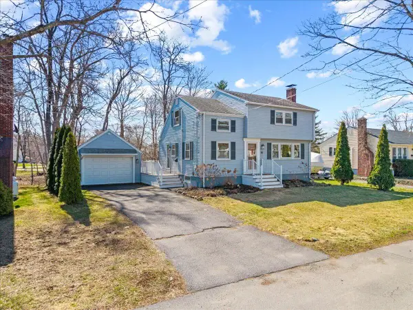 10 Meadowbrook Lane, Portland, ME 04102