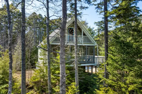 527 Cape Newagen Road, Southport, ME 04576