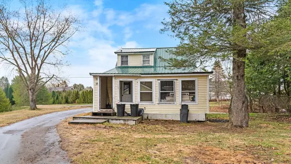 20 Highland Avenue, Bradley, ME 04411