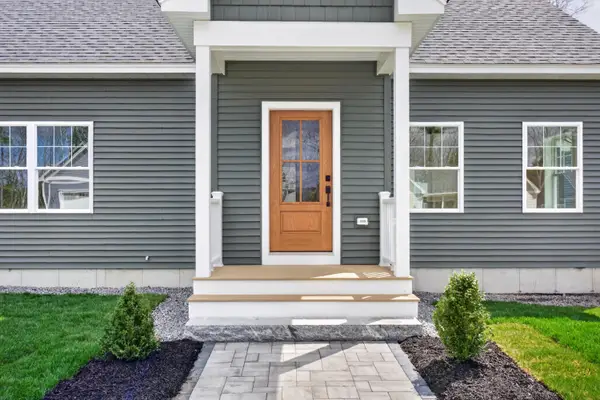 29 Forest Glen Lane, Topsham, ME 04086