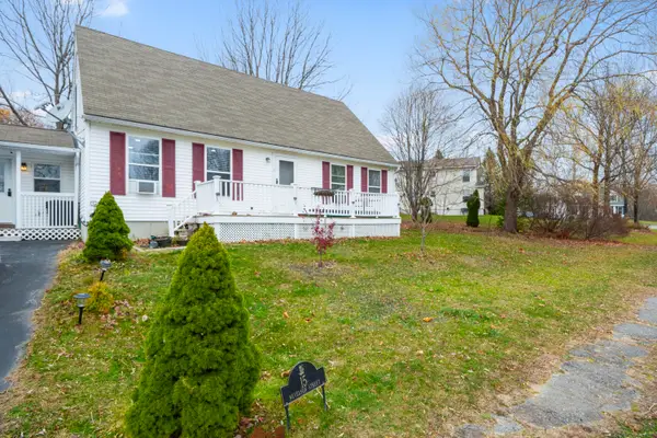 15 Nevelson Street, Rockland, ME 04841