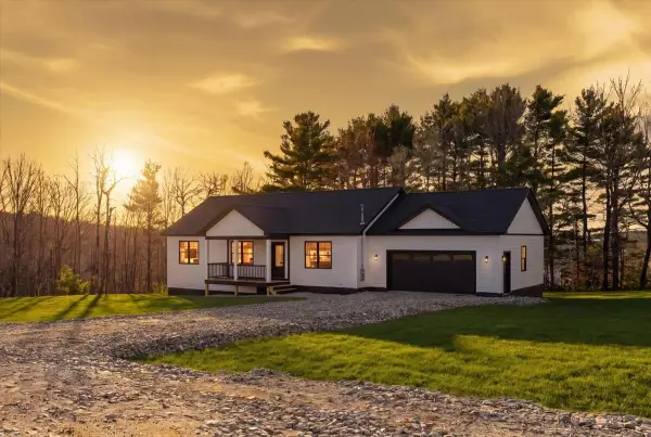 10 Meadow Lane, Oxford, ME 04270