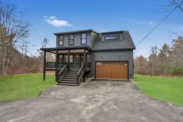 43 Middle Road, Falmouth, ME 04105