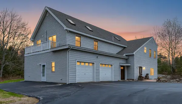 14 Cal Vista Drive, Dayton, ME 04005