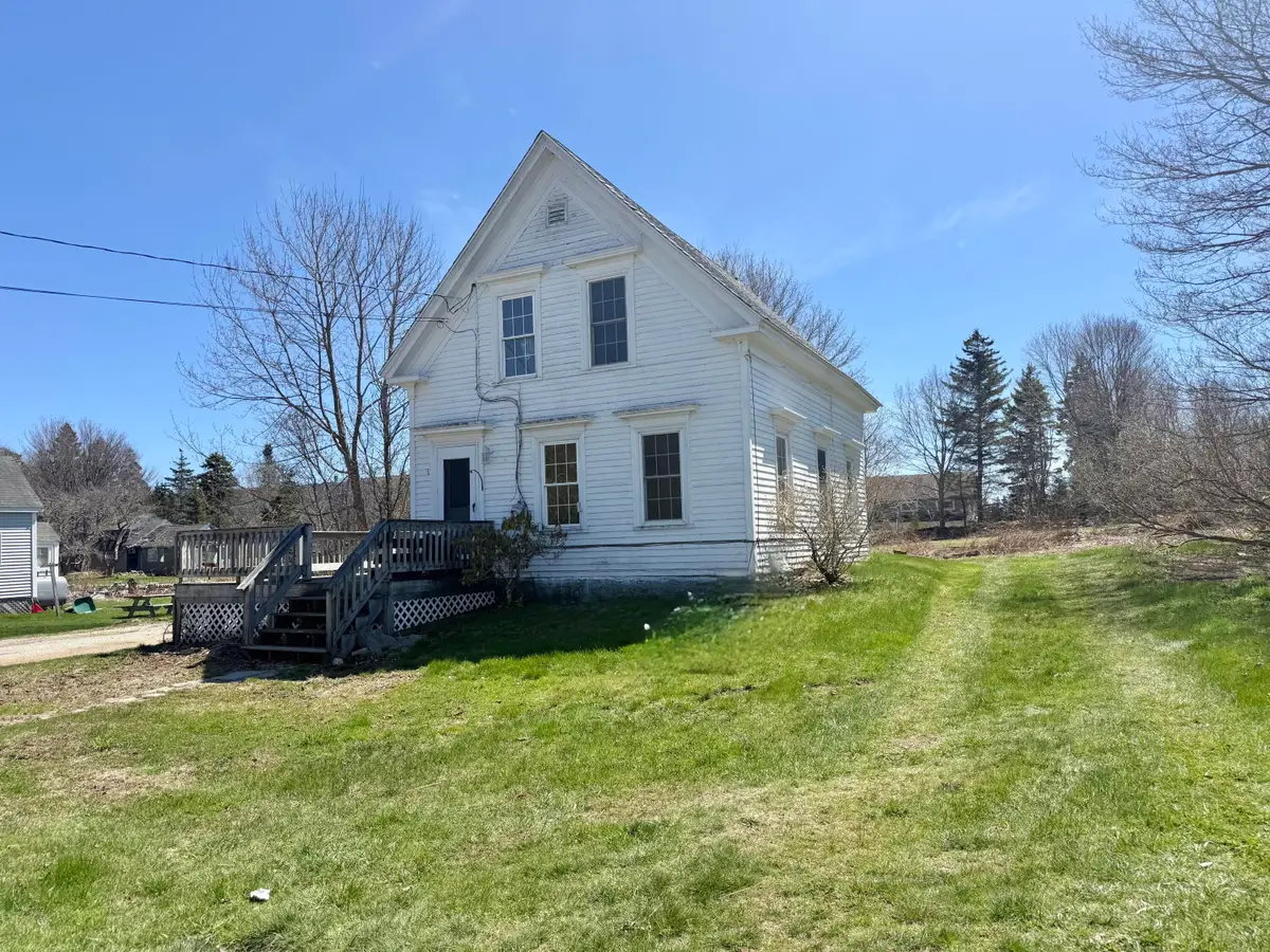 111 E Main Street, Vinalhaven, ME 04863 - #1