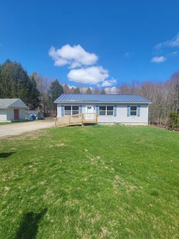 102 Outlook Drive, Auburn, ME 04210
