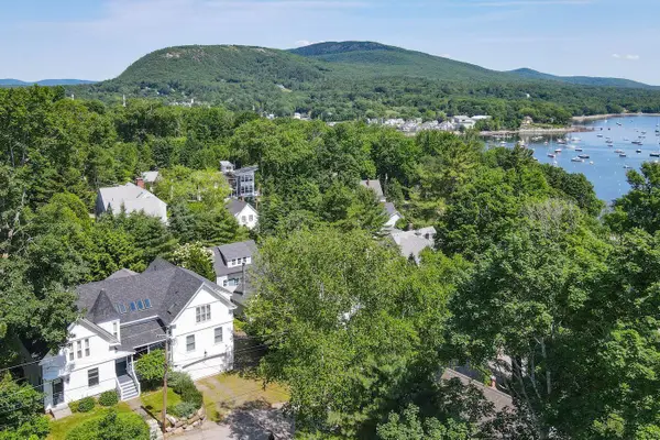 9 Chestnut Hill Street, Camden, ME 04843