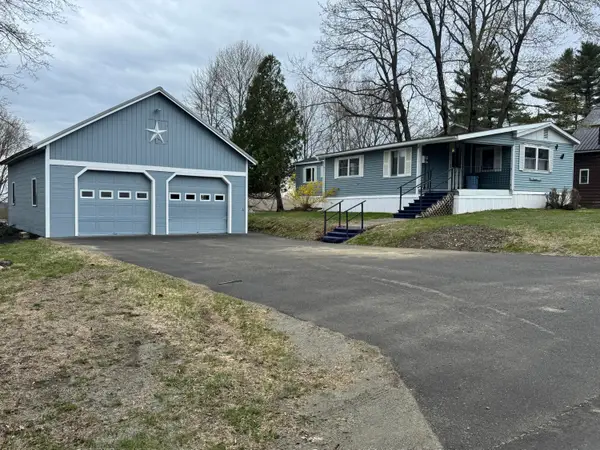 16 Pine Street, Dexter, ME 04930