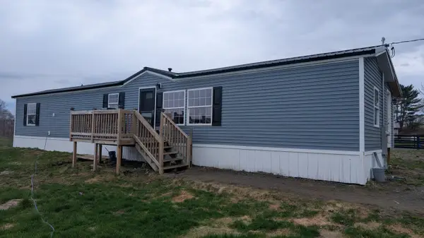 7 South Tasker Road, Bradford, ME 04410