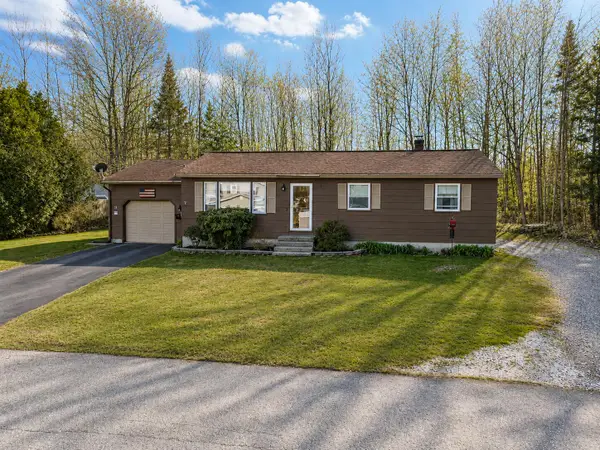 32 Lawn Avenue, Gorham, ME 04038