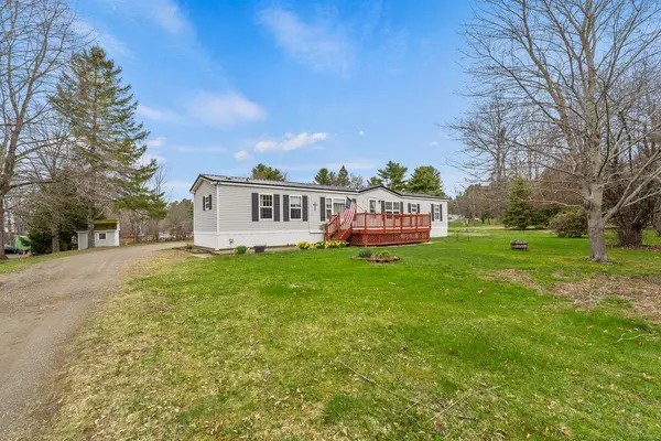 12 Merryman Road, Glenburn, ME 04401