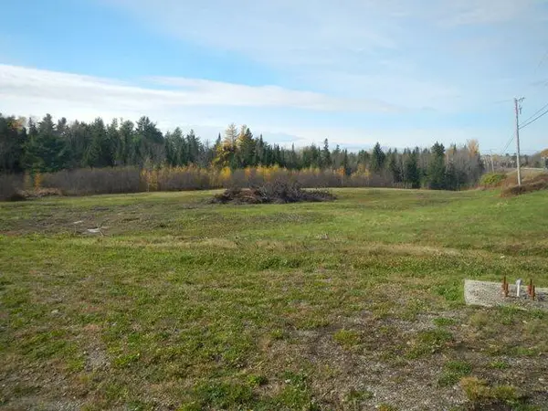 40 River Road, Lincoln, ME 04457