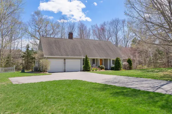 82 Hunts Point Road, Cape Elizabeth, ME 04107