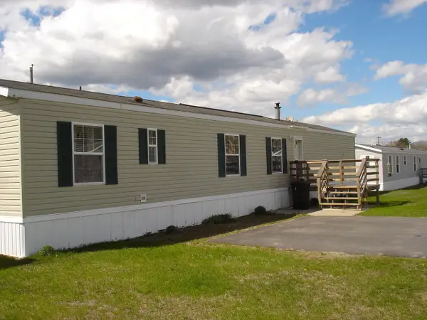 15 Ofarrell Street, Topsham, ME 04086