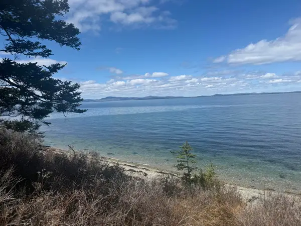 17 N Shore Road, North Haven, ME 04853