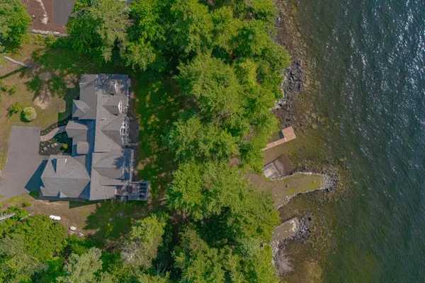 46 Windward Shore Road, Raymond, ME 04071