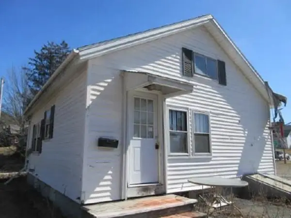 993 Main Road, Holden, ME 04429
