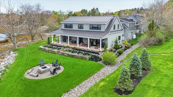 16 Blacks Landing, Belfast, ME 04915
