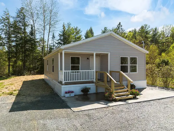 11 Cookson Road, Burnham, ME 04922