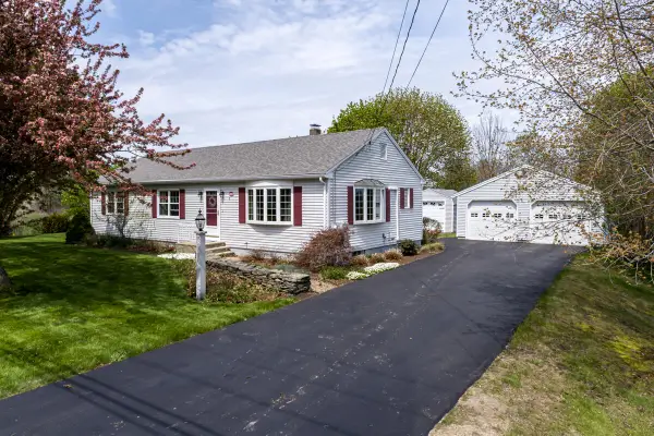 800 North Road, North Yarmouth, ME 04097