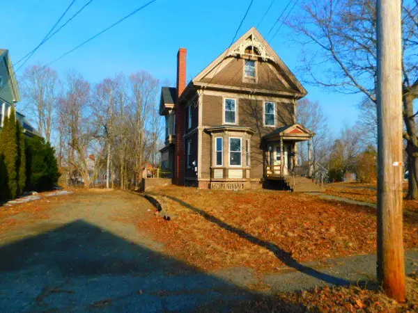 10 Elm Street, Houlton, ME 04730