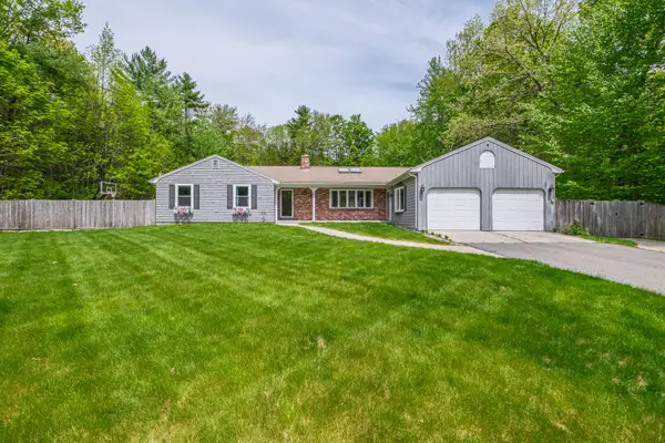 11 Brookside Drive, Falmouth, ME 04105