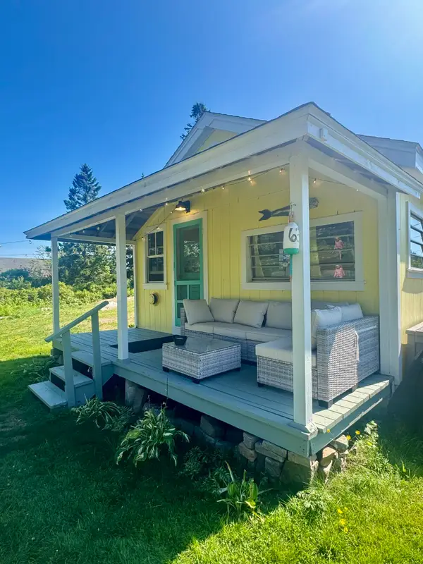 63 York Road, Vinalhaven, ME 04863