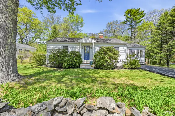 77 Lunt Road, Falmouth, ME 04105