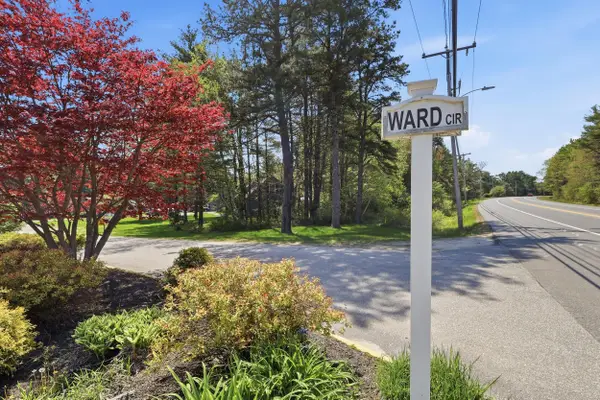 70 Ward Circle #70, Brunswick, ME 04011
