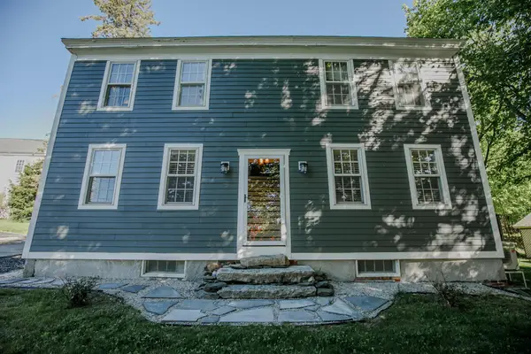 11 Old Western Avenue, Winthrop, ME 04364