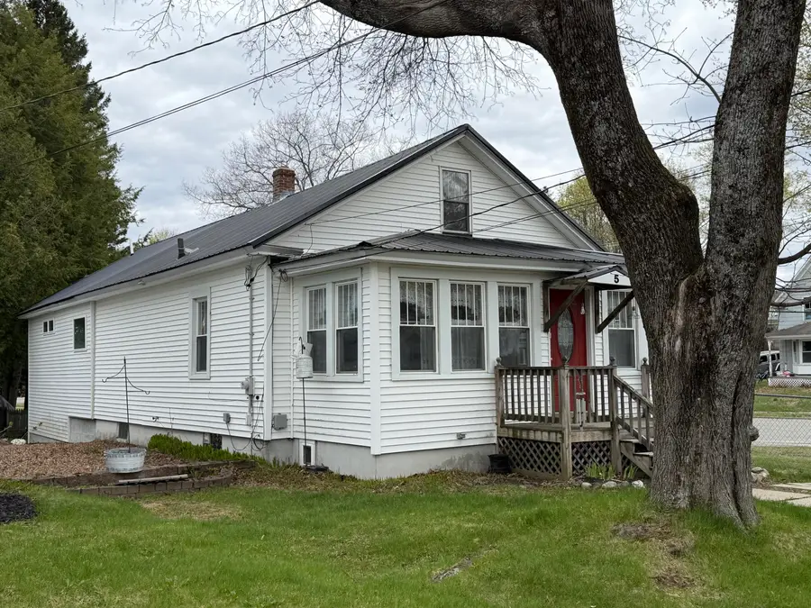 5 Spruce Street, East Millinocket, ME 04430 - #3