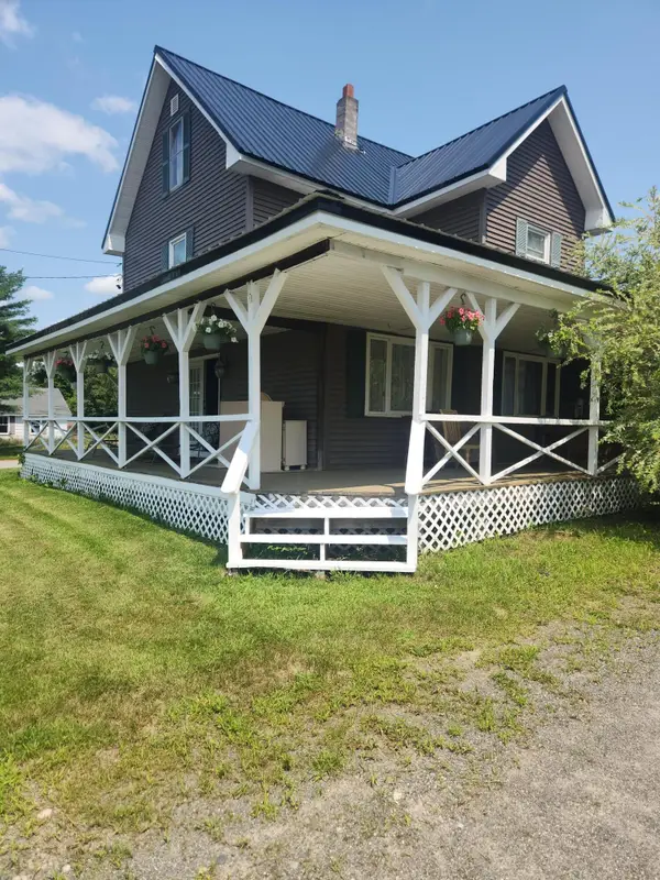 53 Water Street, Howland, ME 04448