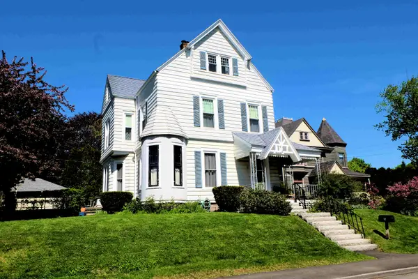 12 Lincoln Street, Rockland, ME 04841