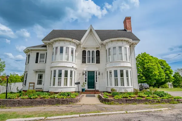 8 Monument Square, Dover-Foxcroft, ME 04426