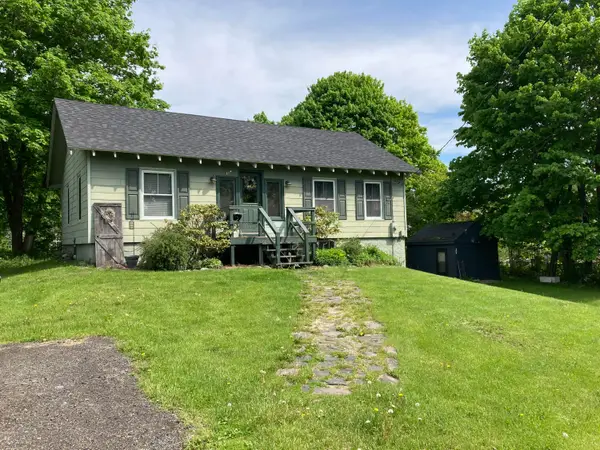 29 Prescott Street, Rockland, ME 04841