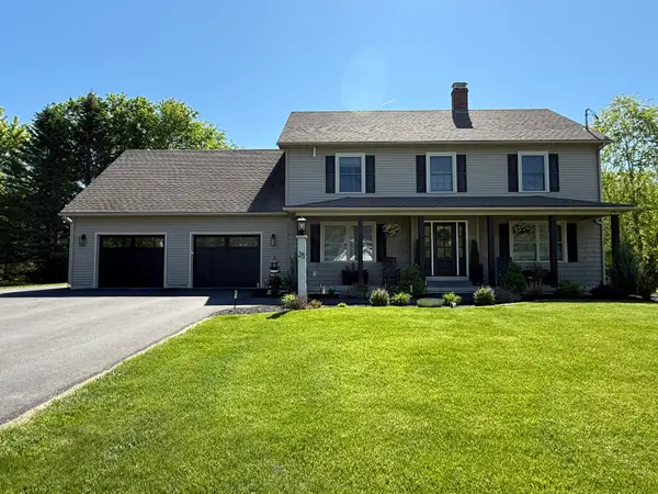 25 Constitution Avenue, Hampden, ME 04444