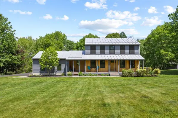 7 Breezy Hill Lane, Falmouth, ME 04105