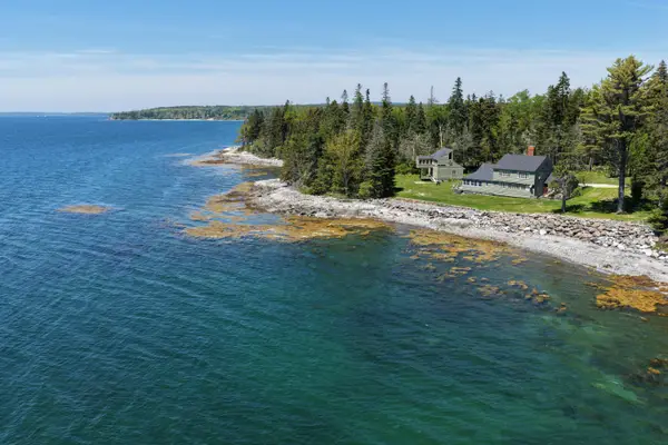 40 Wells Cove Lane, Brooklin, ME 04616