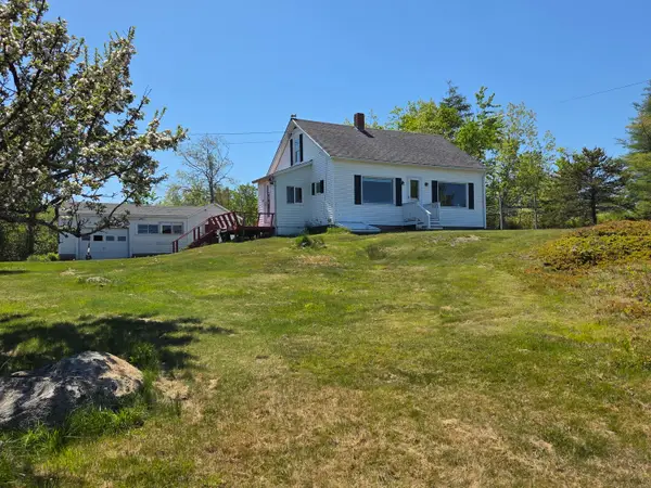 17 Cranberry Point Road, Gouldsboro, ME 04607