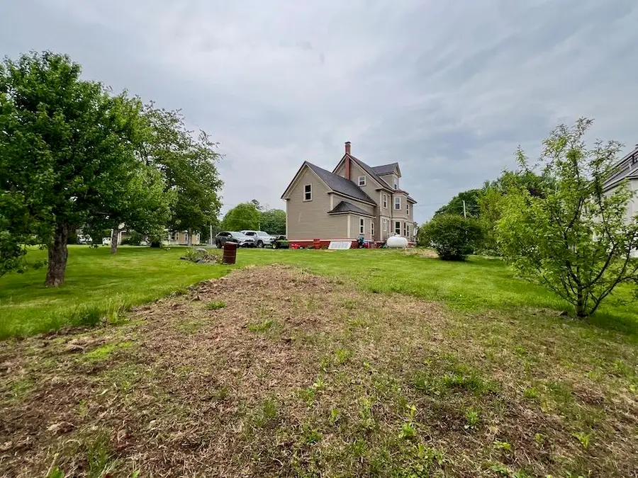 32 Pleasant Street, Houlton, ME 04730 - #3