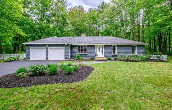 28 Woodhaven Drive, Kennebunk, ME 04043