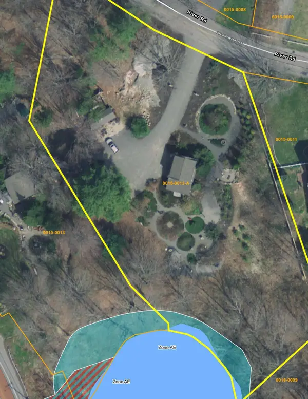 19 River Road, York, ME 03902