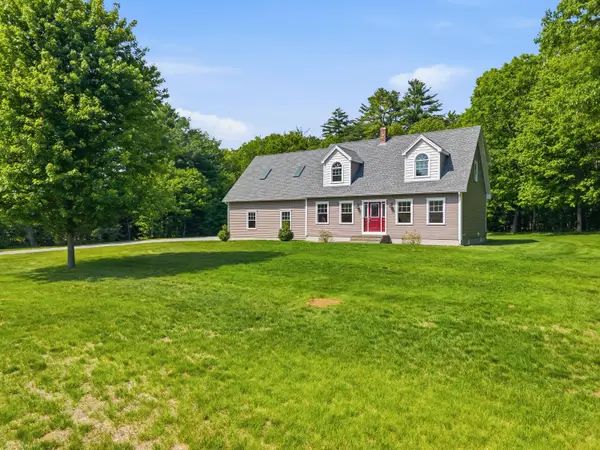32 Beechwood Drive, Topsham, ME 04086