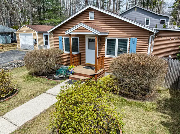 28 Cookman Avenue, Old Orchard Beach, ME 04064